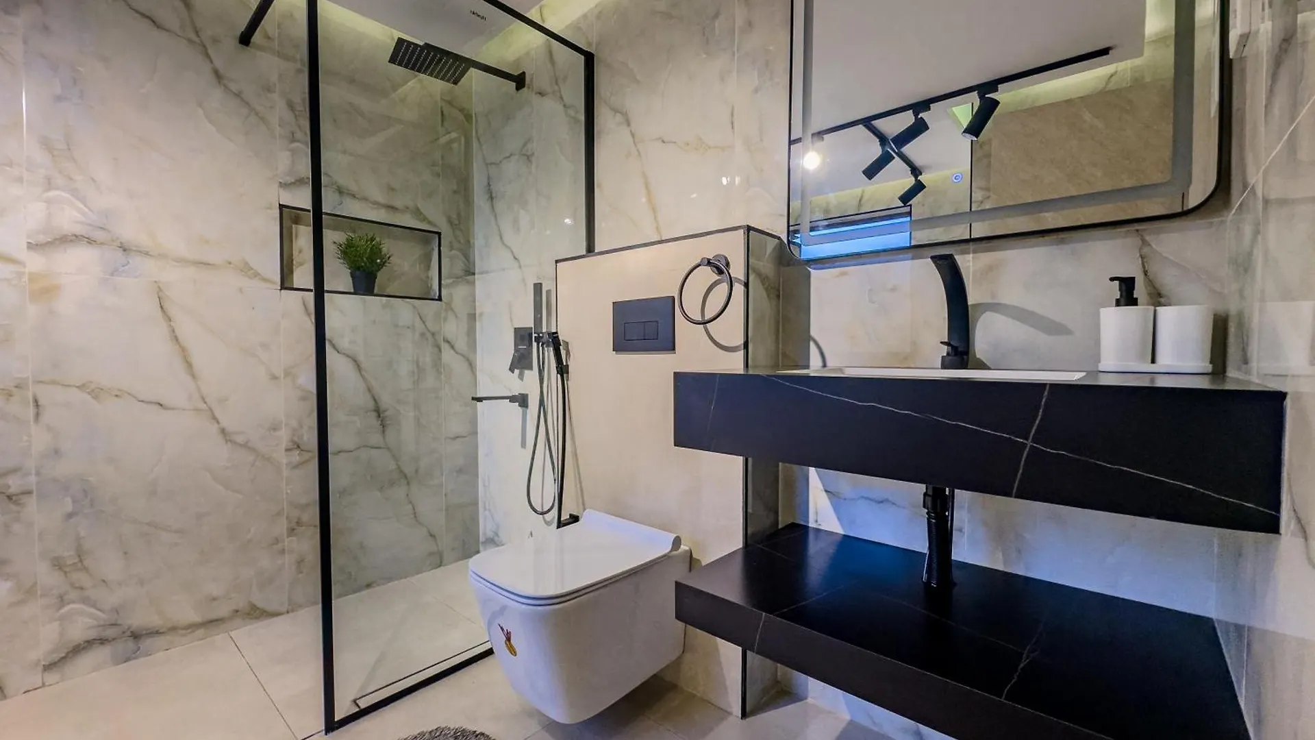 Chic 2Br Beachfront Residence At Amwaj 4 Dubai Apartment