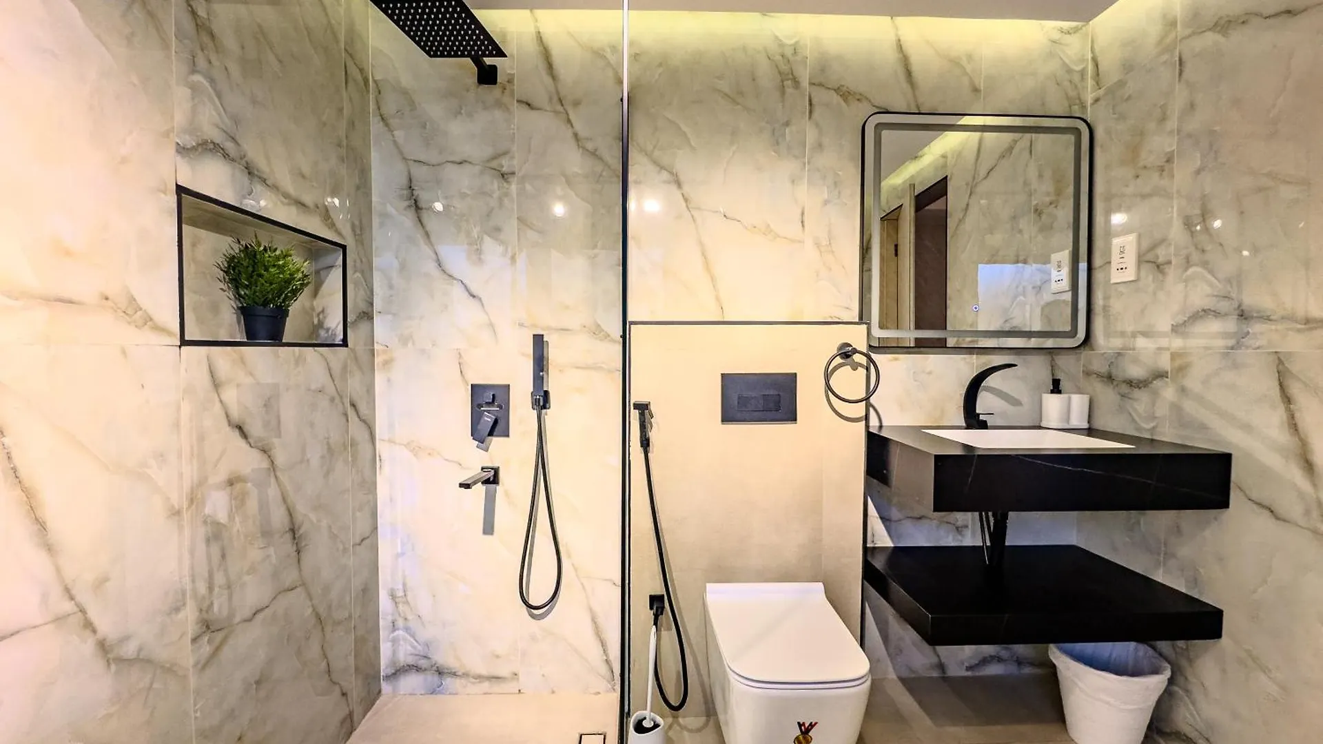Chic 2Br Beachfront Residence At Amwaj 4 Dubai