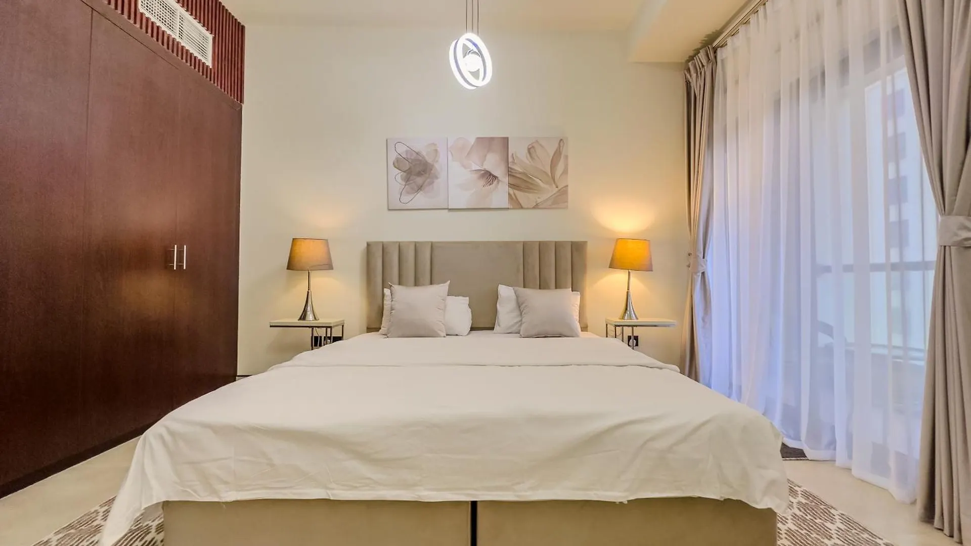 Chic 2Br Beachfront Residence At Amwaj 4 Dubai Apartment