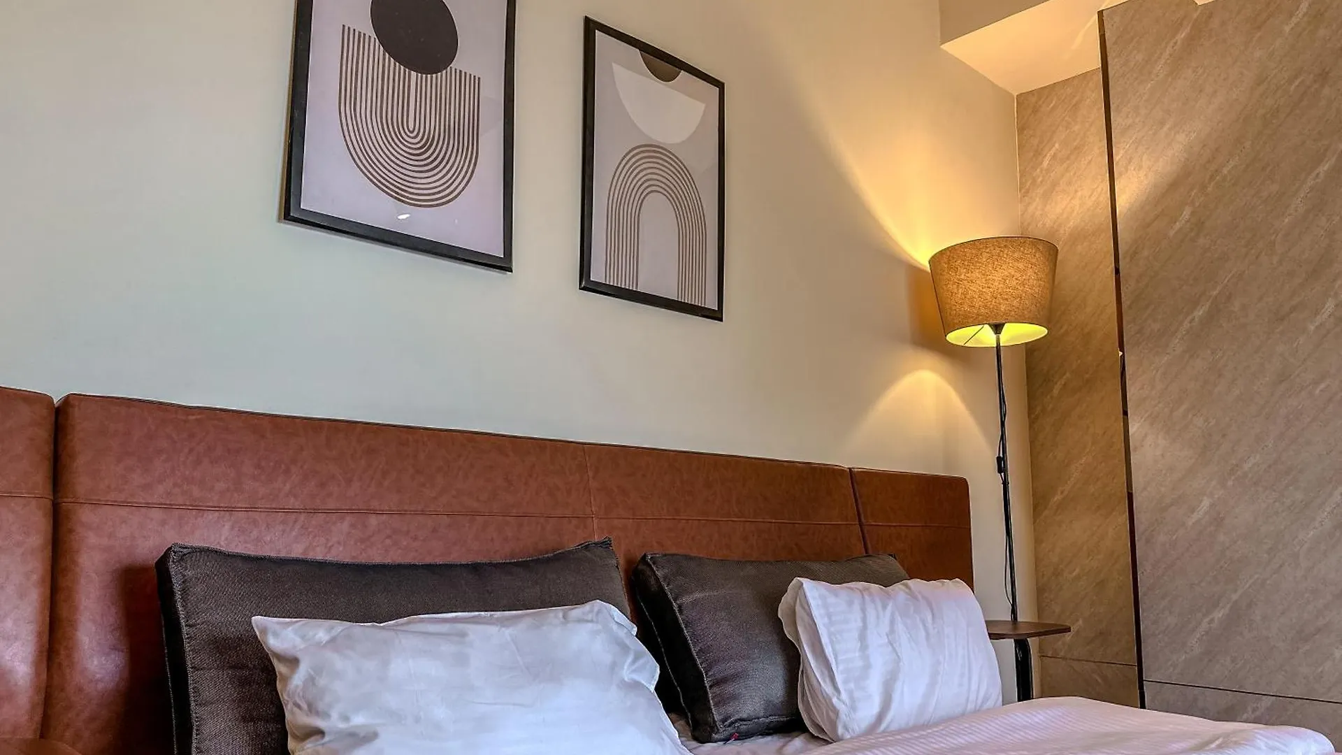 Chic 2Br Beachfront Residence At Amwaj 4 Dubai