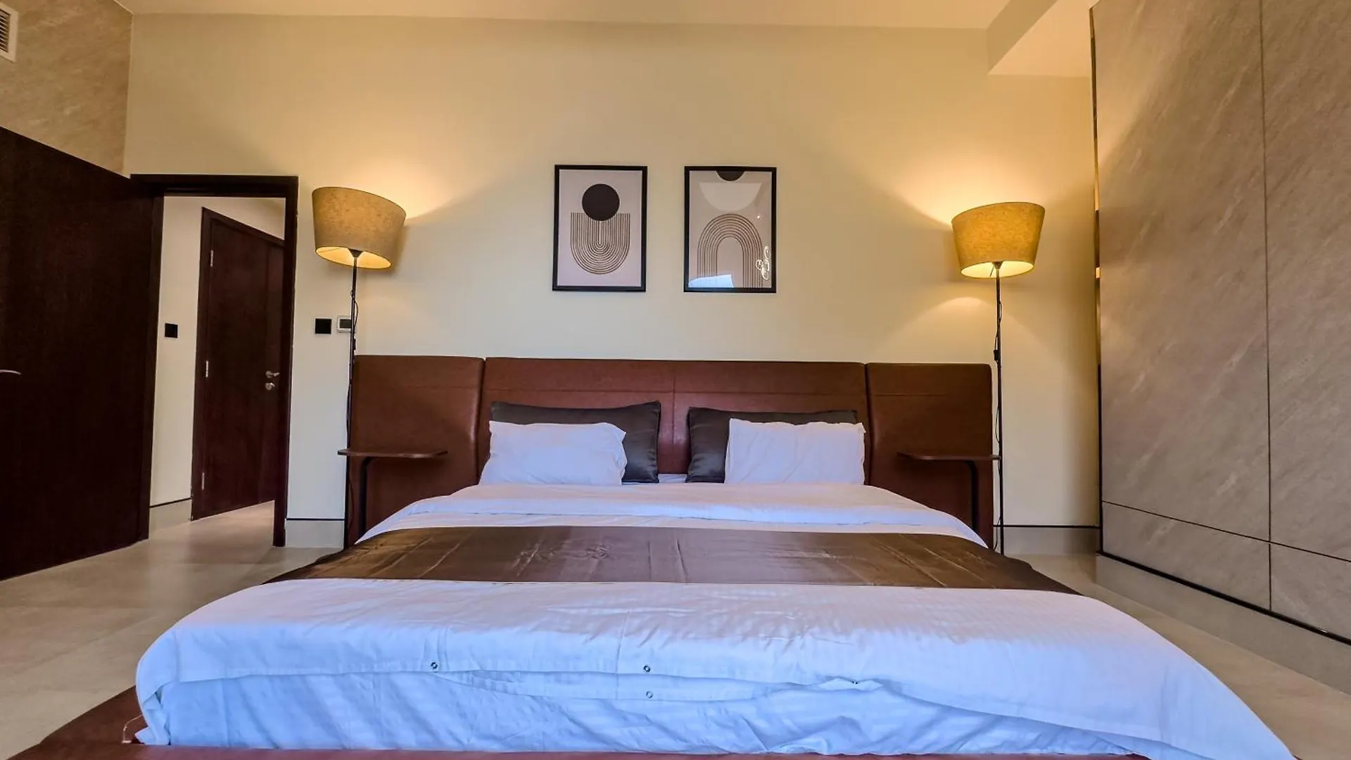 Chic 2Br Beachfront Residence At Amwaj 4 Dubai Apartment