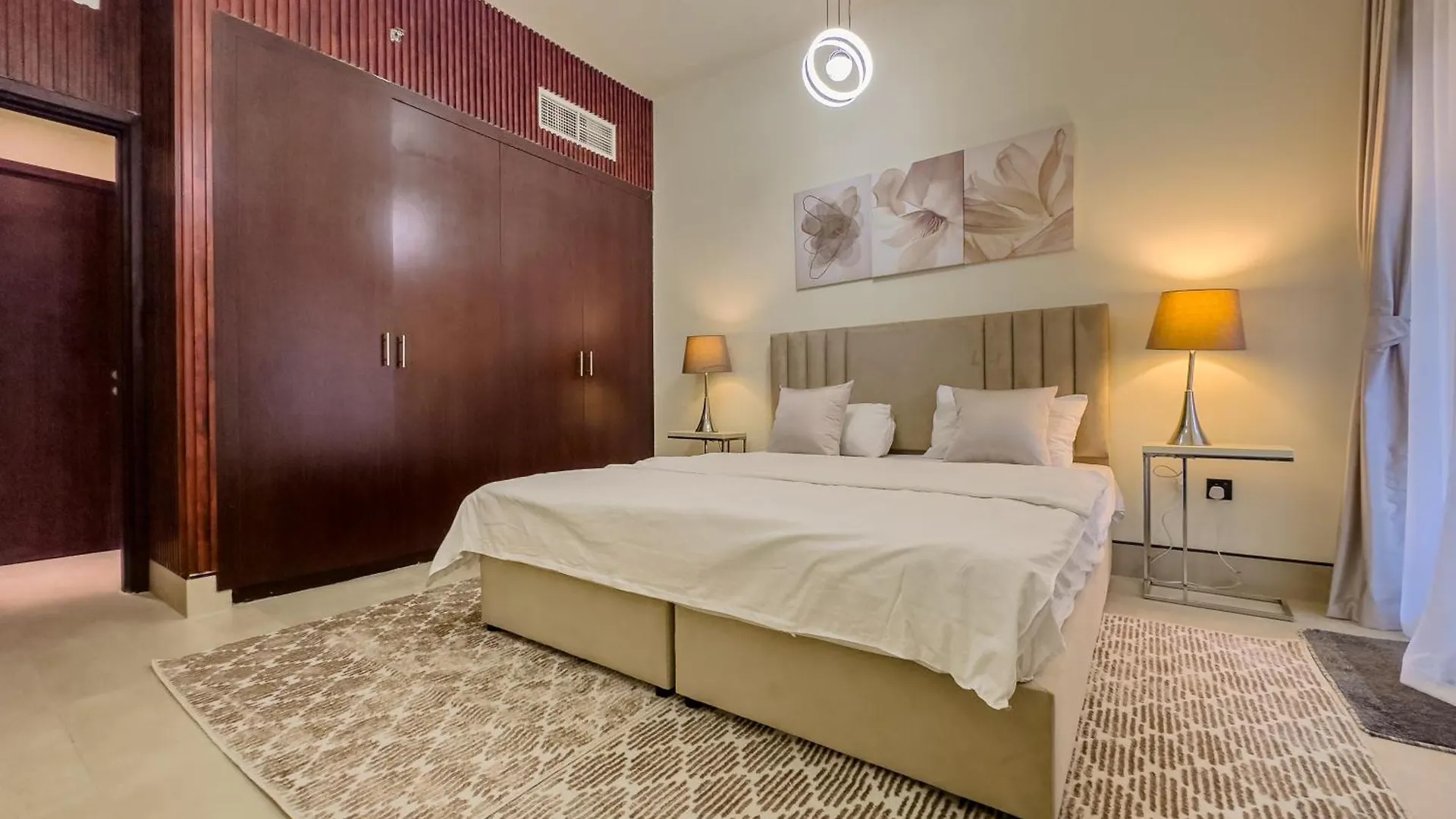 Chic 2Br Beachfront Residence At Amwaj 4 Dubai