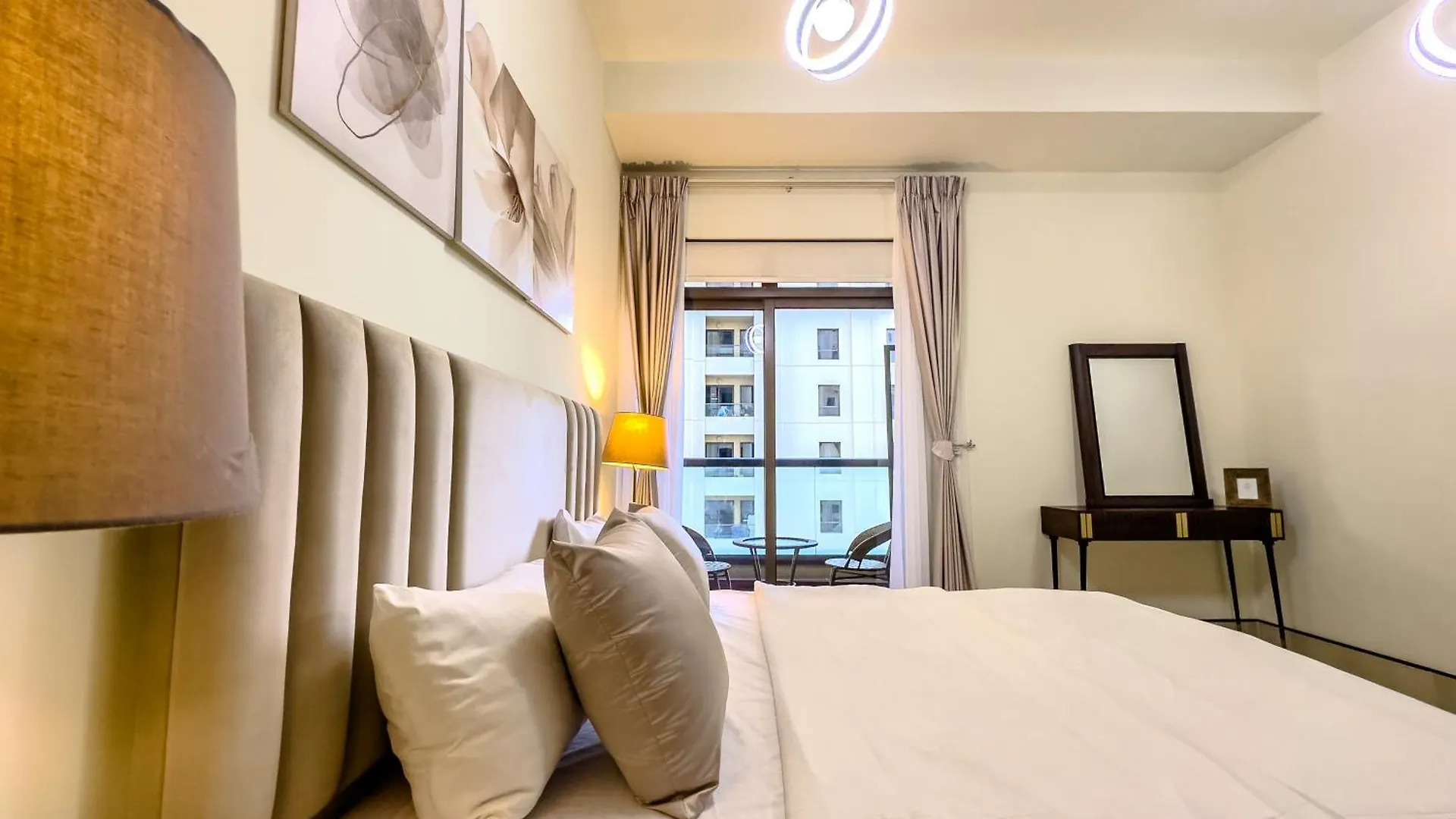 Chic 2Br Beachfront Residence At Amwaj 4 Dubai United Arab Emirates